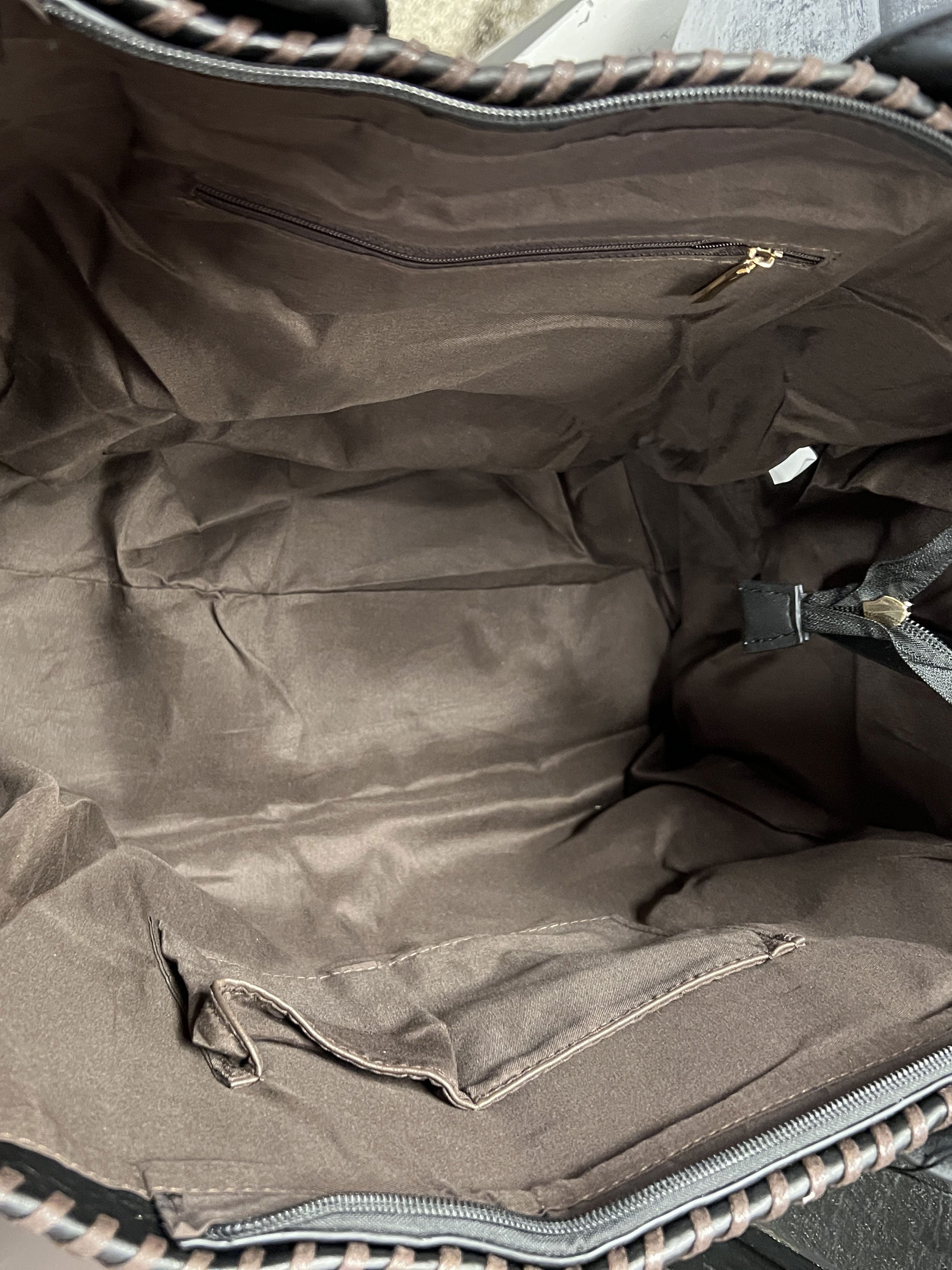 Lena - Svart shoppingväska med guldkedja